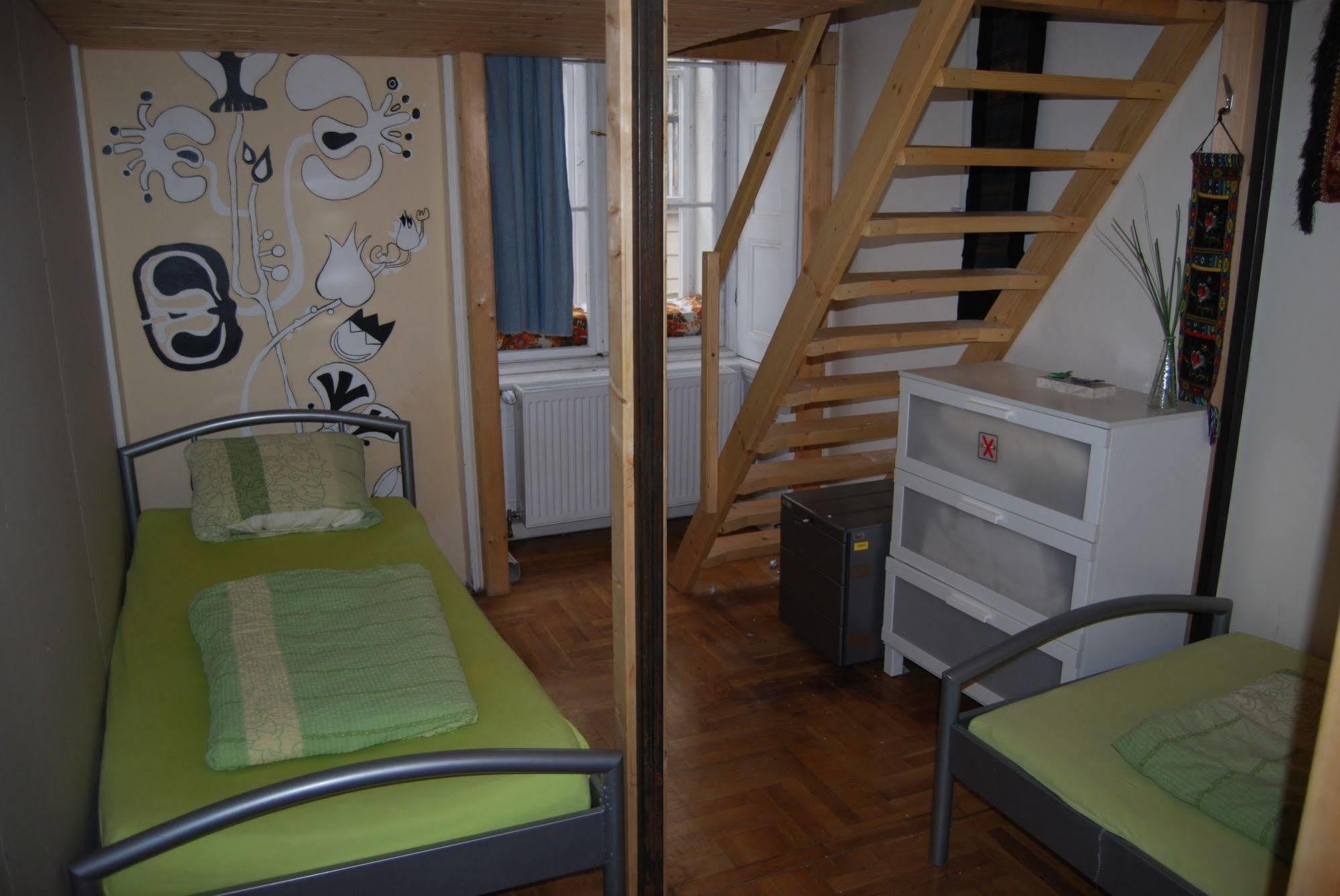 Budapest Centrum Cozy Hostel Ngoại thất bức ảnh